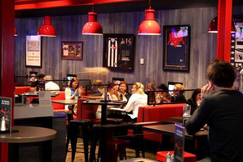 The Sporting Globe Bar & Grill - Accommodation QLD 3