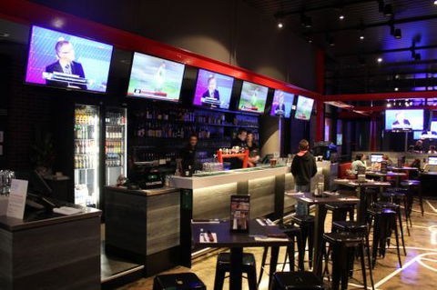 The Sporting Globe Bar & Grill - Accommodation QLD 4