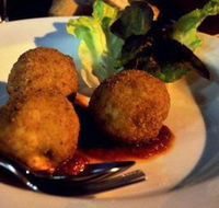 Via Napoli Pizzeria - Accommodation QLD