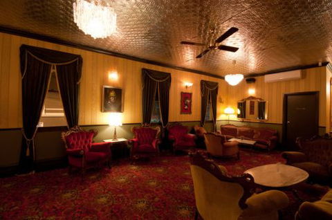 Back Bar Cocktail Lounge & Function Venue - Accommodation QLD 3