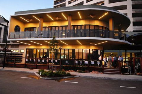 Q Bar & Brasserie On The Avenue - Accommodation QLD 1