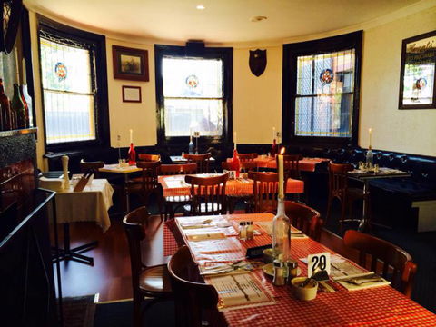 Queens Arms Hotel - Accommodation QLD 2