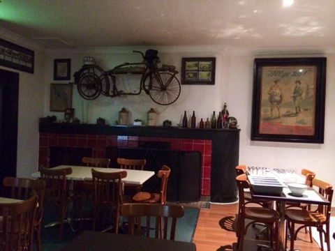 Queens Arms Hotel - Accommodation QLD 3