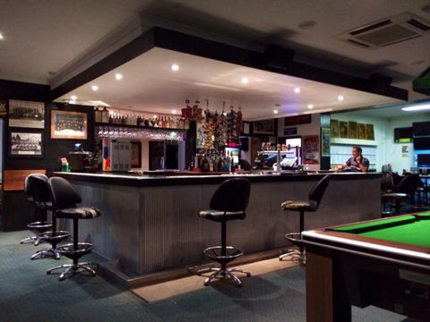 Queens Arms Hotel - Accommodation QLD 4