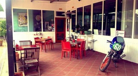 Rockabellas Roadside Diner - Accommodation QLD 1