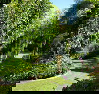 Camelot Garden Stroll - Accommodation QLD
