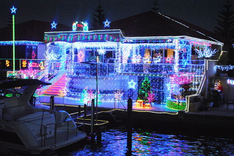 Christmas Lights Cruise - Accommodation QLD 2