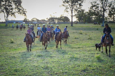 Night Horse Ride And Dinner - Accommodation QLD 1