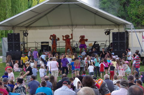 Regional Australia Bank Inverell Sapphire City Festival - Accommodation QLD 1