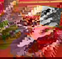 Jodi Phillis' Lounge O'Sound Number One with Suzie Higgie - Accommodation QLD