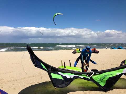 Kiteboarding Lesson - Accommodation QLD 1