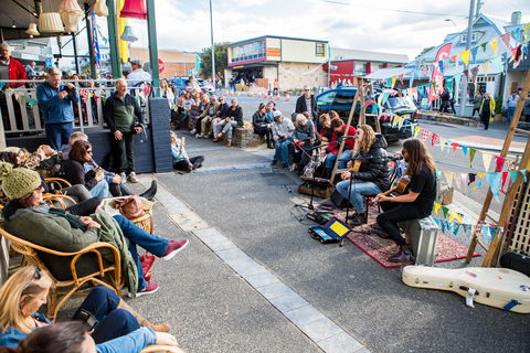 Live N Local In The Village - Accommodation QLD 1