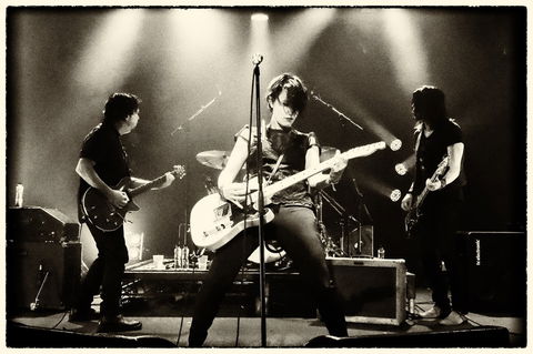 Red Hot Summer Tour - Batemans Bay - Accommodation QLD 2