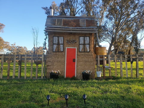 Sculptures By The Bush - Accommodation QLD 0
