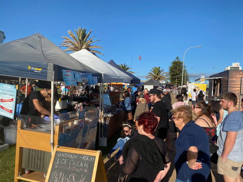 Summer Twilight Markets - Accommodation QLD 0