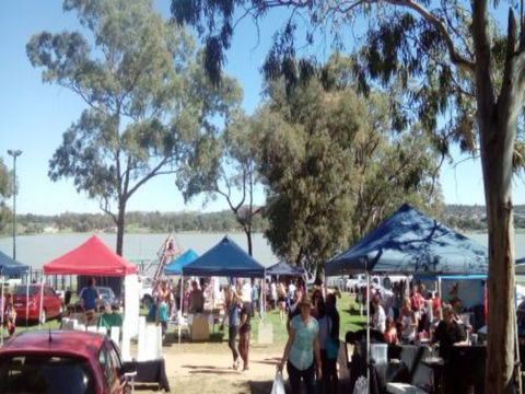 Markets By The Lake - Accommodation QLD 0