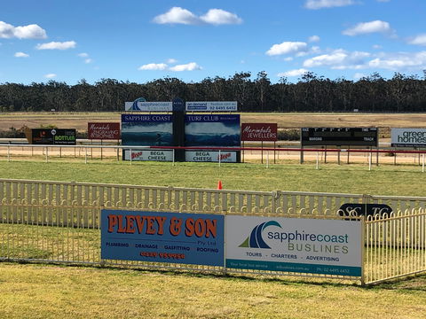 Tathra Cup Hawaiian Themed Fashions On The Field - Accommodation QLD 0