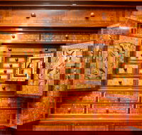 The Wonders of the Hannah Cabinet - Accommodation QLD