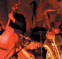 The Pearly Shells feat. Julie O'Hara - Accommodation QLD