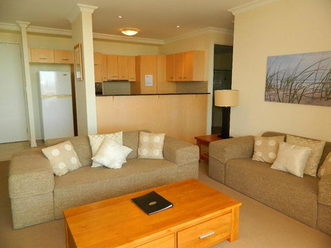 Santorini Twin Waters - Accommodation QLD 3