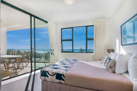 Santorini Twin Waters - Accommodation QLD 4