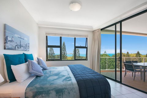 Santorini Twin Waters - Accommodation QLD 5