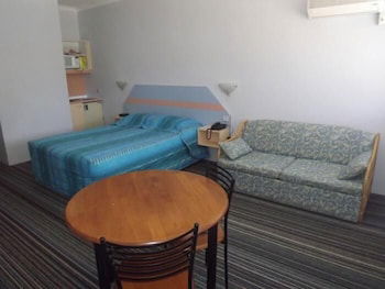 Golden Sands Motor Inn Forster - Accommodation QLD 3
