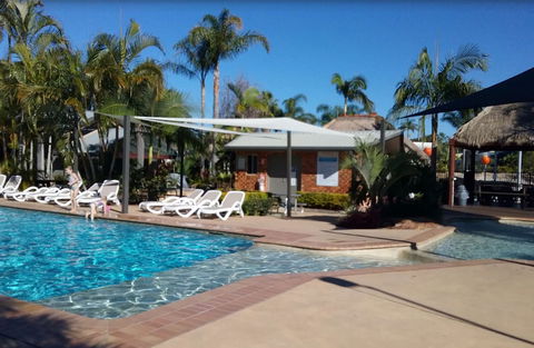 Blue Dolphin Holiday Resort - Accommodation QLD 3