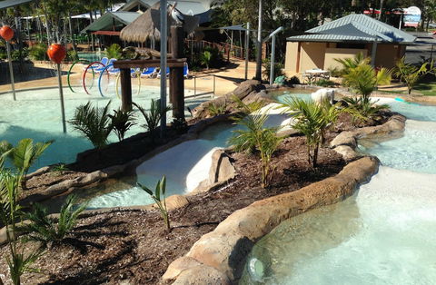 Blue Dolphin Holiday Resort - Accommodation QLD 4