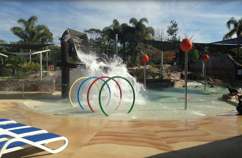 Blue Dolphin Holiday Resort - Accommodation QLD 1