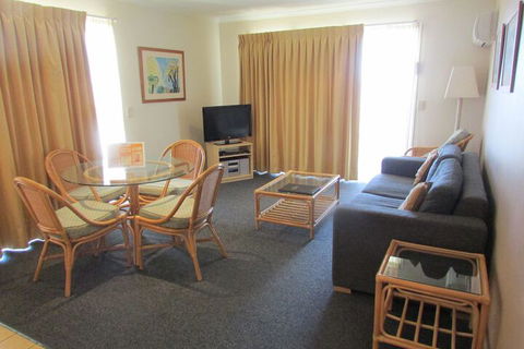Aqualuna Beach Resort - Accommodation QLD 6
