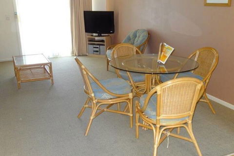 Aqualuna Beach Resort - Accommodation QLD 5