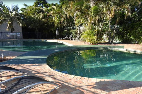 Aqualuna Beach Resort - Accommodation QLD 4