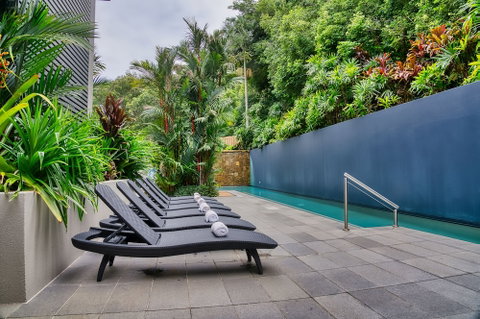 Coconut Grove - Accommodation QLD 3