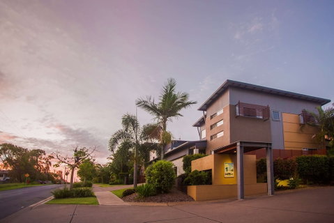 Best Western Plus Quarterdecks Retreat - Accommodation QLD 1