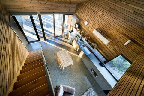 DULC Cabins - Accommodation QLD 3