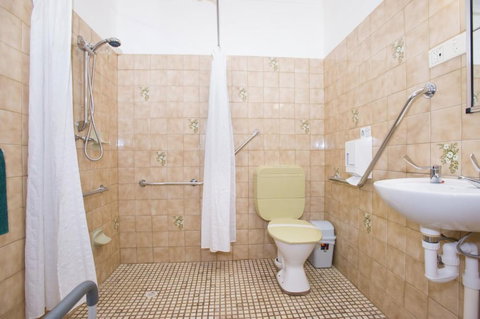 The Standpipe Golf Motor Inn - Accommodation QLD 4