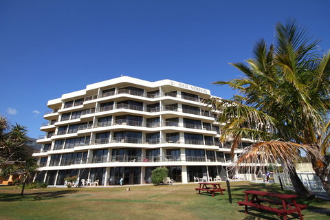 San Simeon Apartments - Accommodation QLD 1