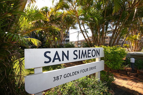 San Simeon Apartments - Accommodation QLD 2