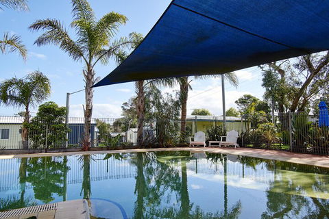 Amaroo Holiday Park - Accommodation QLD 6