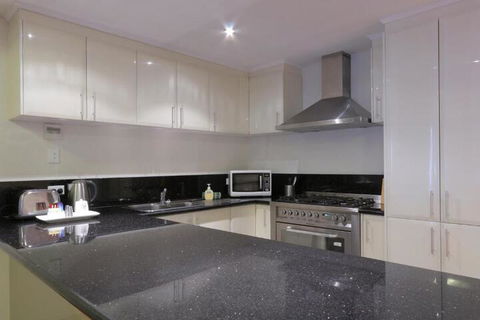 Verandah Apartments - Accommodation QLD 3