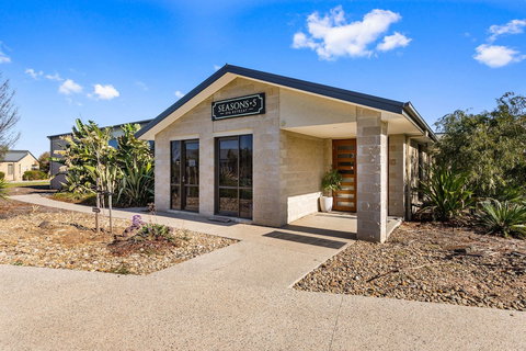 Quality Suites Point Cook Seasons 5 - Accommodation QLD 2