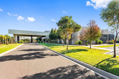 Quality Suites Point Cook Seasons 5 - Accommodation QLD 1