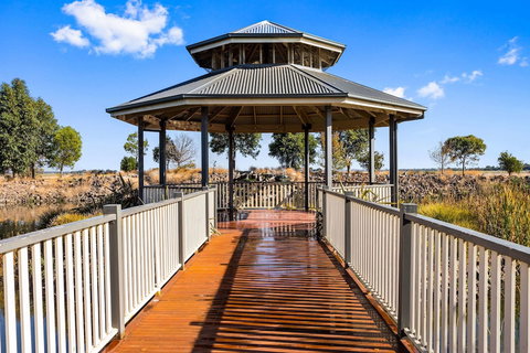 Quality Suites Point Cook Seasons 5 - Accommodation QLD 0