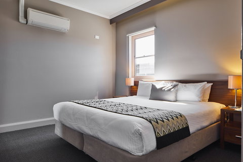 Quality Hotel Dickson - Accommodation QLD 2