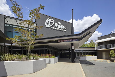 Quality Hotel Dickson - Accommodation QLD 4