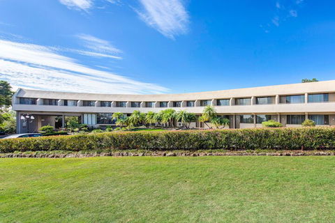 Mercure Charlestown - Accommodation QLD 3