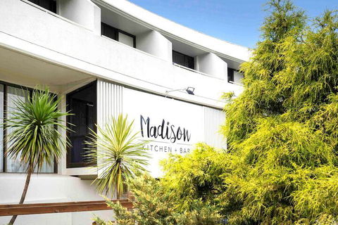 Mercure Charlestown - Accommodation QLD 2