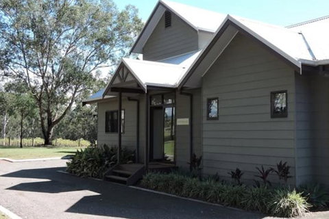 Hermitage Lodge - Accommodation QLD 2