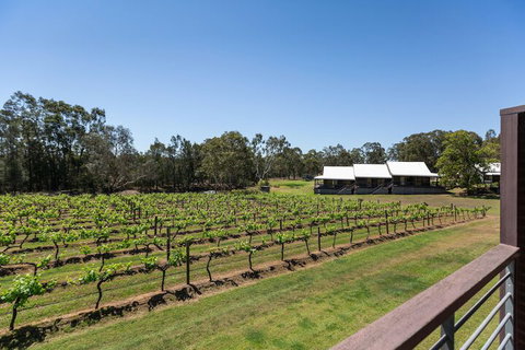 Hermitage Lodge - Accommodation QLD 1